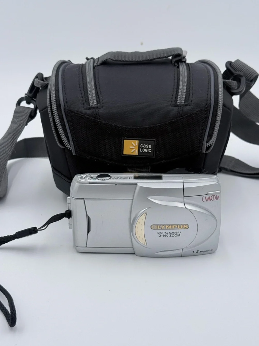 Olympus CAMEDIA D-460 Zoom 1.3MP Digital Camera, Case & 1 Memory Card - Tested!